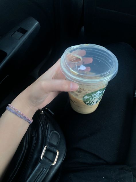 Holding Starbucks, Starbucks Prank Pictures, Holding Starbucks Aesthetic, Starbucks With Friends Aesthetic, Old Starbucks Aesthetic, Starbucks In Car Aesthetic, Electronic Products