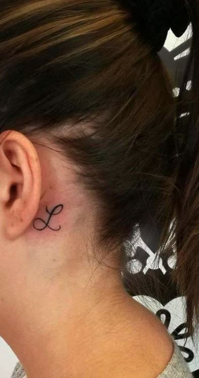 Behind The Ear Tattoo Ideas Letter, Behind The Ear Letter Tattoo, Big Letter Tattoo, Letter Tattoo Behind Ear, Letter Behind Ear Tattoo, Cursive L Tattoo, L Tattoo Letter, Initial Tattoo Behind Ear, Letter L Tattoo