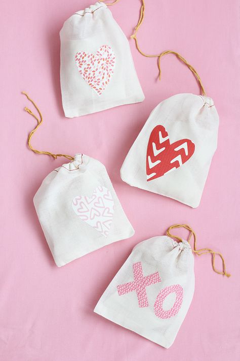 Diy Valentine's Treats, Saint Valentin Diy, Valentines Bricolage, Diy Valentine, Diy And Crafts Sewing, Valentine Treats, Diy Valentines Gifts, Sweet Valentine, Valentines Party