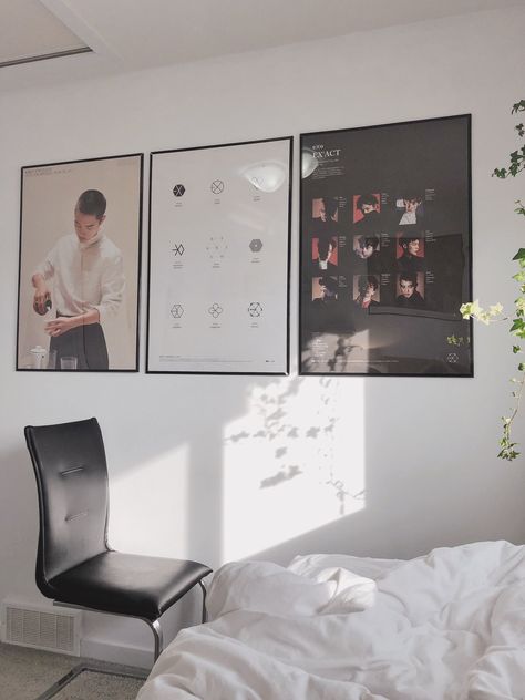 #exo #exol #exoroom Army Room Decor, Kpop Room, Army Room, Tumblr Rooms, Old Beds, Bedroom Aesthetic, Dream Rooms, Aesthetic Bedroom, Room Aesthetic