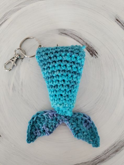 Crochet Mermaid Tail Pattern Free, Mermaid Tail Keychain, Mermaid Tail Pattern, Keychain Tutorial, Fish Keychain, Tail Keychain, Amigurumi Keychain, Scrap Yarn Crochet, Mermaid Bag