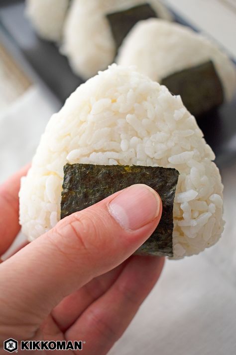 Sweet Onigiri, Pork Onigiri, Chicken Onigiri, Tuna Onigiri, Packed Snacks, Onigiri Recipe, Onigiri Rice, Cheap Meal, Lunchbox Treats