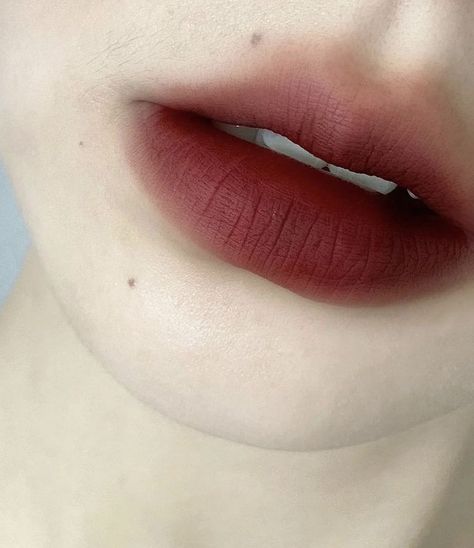 Dark Academia Makeup, Academia Makeup, Vampire Bride, Vampire Lips, Swag Makeup, Interesting Images, Dark Makeup, Makeup Makeover, Pretty Makeup