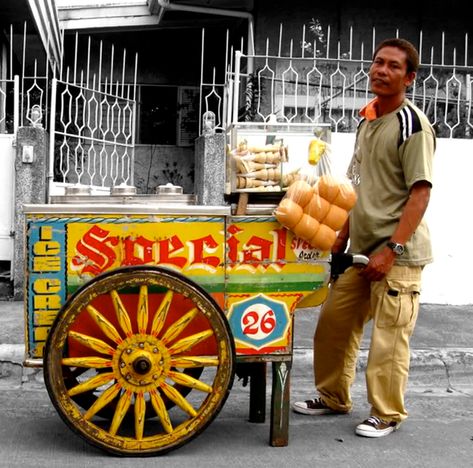 Weird snack on Filipino people: Ice ... Dirty Ice Cream, Pinoy Street Food, Kasaysayan Ng Pilipinas, Vintage Carts, Filipino People, Weird Snacks, Filipino Street Food, South Korean Food, Travel Philippines