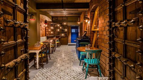 Inside Madras Diaries, Mumbai's latest South Indian restaurant South Indian Restaurant Interior Design, Indian Restaurant Interior, Indian Restaurant Interior Design, Restaurant Interior Design Creative, Restaurant Chairs Design, Indian Cafe, South Indian Restaurant, Interior Design Indian, Restaurant Indian