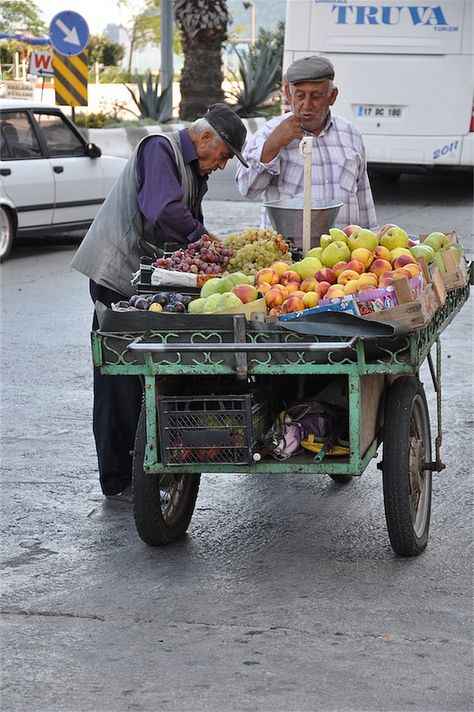 Eceabat - Fruit seller Fruit Market Memory Drawing, Fruit Market Illustration, African Market Scene, Fruit Vendor, Fruit Stall, Fruit And Veg Market, Food Forests, Marketing Photos, New Photo Download