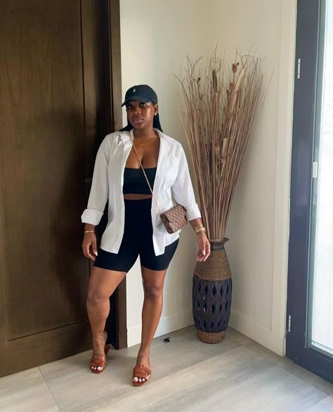 Shorts And A Blazer Outfit, Summer Day Outfits Black Women, Black Women Beach Outfits, Running Errands Outfit Black Women, Black Woman Summer Outfits, Casual Summer Outfit Inspo 2024, Grown Woman Outfits Summer, Cookout Outfits Black Women, Thick Girlfriend Outfits Summer