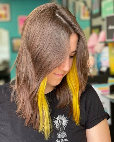 Light Brown Hair With Dyed Tips, Brown Hair With Yellow Underneath, Yellow Hair Underneath, Yellow Highlights In Brown Hair, Yellow Ends Hair, Brown Yellow Hair, Yellow Money Piece Hair, Brown Hair Yellow Highlights, Yellow And Brown Hair