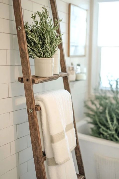 "Add vintage charm to your bathroom with a DIY Vintage Ladder Towel Rack! 🛠️🚿 This project is perfect for repurposing old ladders into stylish and functional towel storage. 🌟✨ #VintageDecor #TowelRack #DIYProjects" Ladder In Bathroom, Old Ladders Repurposed, Bathroom Towel Ladder, Bathroom Ladder, Vintage Ladder, Old Ladder, Towel Ladder, Rustic Ladder, Wood Ladder