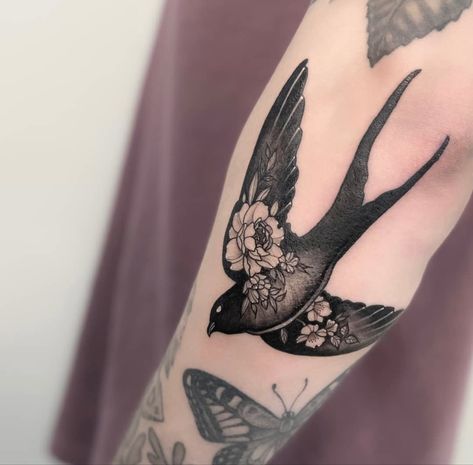 Warbler Tattoo, Snake Arm Tattoo, Birdcage Tattoo, Geometric Line Tattoo, Sparrow Tattoo, Nyc Tattoo, Hand Tats, Spooky Tattoos, Traditional Tattoo Art