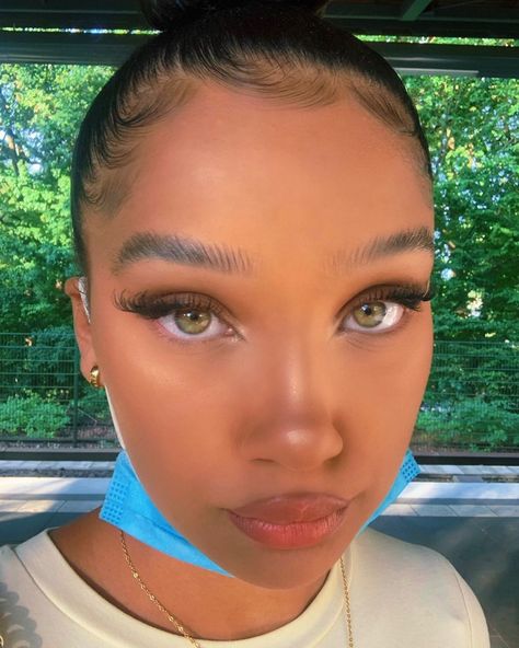 Chelly👼🏽 on Instagram: “Puppy dog eyes👁👁” Hazel Eye Contacts, People With Green Eyes, Pretty Eyes Color, Green Brown Eyes, Hazel Green Eyes, Pretty Brown Eyes, Hazel Green, Girl With Green Eyes, Corps Idéal