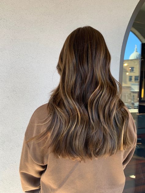 Straight Highlighted Hair Brunettes, Golden Brown Baylage Hair, Natural Baby Lights Hair Brunette, Baby Lights Hair Brunette Balayage, Babylights Brown Hair, Carmel Brown Hair Warm With Highlights, Bruslight Hair, Balayage Without Bleach, Brown Hair Colors With Lowlights