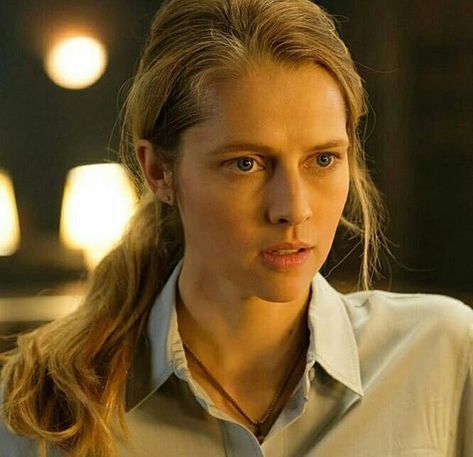 A Discovery of Witches Theresa Palmer, Teresa Palmer Kristen Stewart, Diana Bishop, Witch Tv Series, Deborah Harkness, Discovery Of Witches, Dark Princess, Future Days, Teresa Palmer