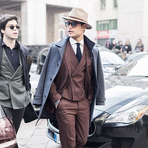 Earthy suit. Dapper Mens Fashion, Suit Combinations, Suit Hat, Mens Fashion Blog, Brown Suits, Milano Fashion Week, Sharp Dressed Man, Suit Style, Outfits With Hats