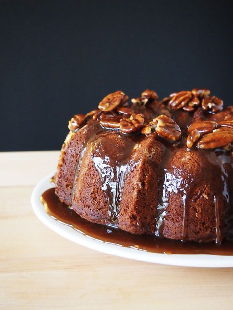 Honey Bundt Cake with Honey Pecan Caramel, plump cherries and cranberry jam - the perfect recipe for your holiday table Pecan Pie Pound Cake, Potato Cake Recipe, Sweet Potato Cake Recipe, Sweet Potato Pound Cake, Maple Sweet Potatoes, Pumpkin Bundt, Walnut Sauce, Butter Pecan Cake, Pumpkin Bundt Cake