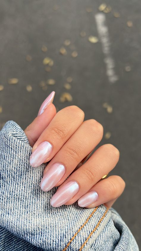 Glossy donut nails. Hailey bieber nails Gel Nails Almond, Nails Almond Shape, Donut Nails, Nails Gel Nails, Nails Glossy, Nail Time, Almond Shape, Donut Glaze, Nails Almond