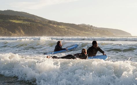 Raglan New Zealand, Auckland Airport, Beach Trends, New Zealand Travel Guide, Māori Culture, Beach Towns, Photo Summer, Island Destinations, Learn To Surf