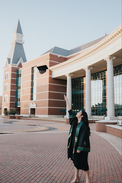 Baylor University Graduation Pictures, Baylor Graduation Pictures, Graduation Shots, Baylor Graduation, College Grad Photos, Grad Pic, Bts Inspired Outfits, Graduation Photoshoot, Grad Pics