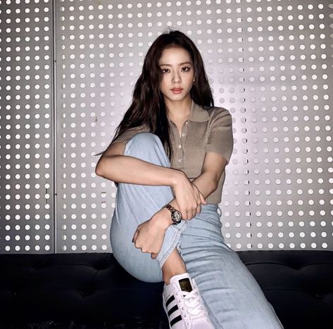 jisoo pics on Twitter: "MISS ATTITUDE.… " Jisoo Casual, Minimalist Dresses, Jennie Lisa, Kim Jisoo, On The Ground, Blackpink Photos, Black Pink Kpop, Blackpink Fashion, Blackpink Jisoo