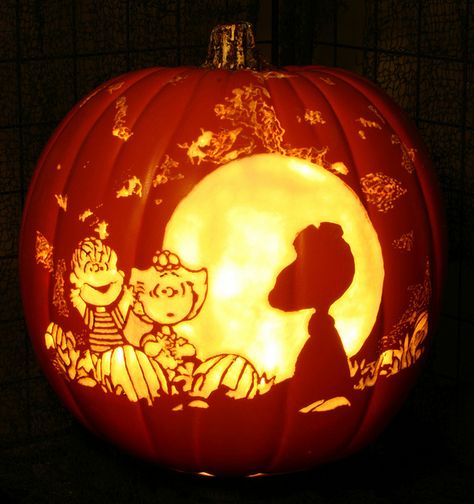 Courtesy Mark Taylor | Flickr - Photo Sharing! Another "It's the Great Pumpkin" pumpkin!!! Love Snoopy! Charlie Brown Pumpkin, Pumpkins Carving, Season Pictures, Pumpkin Idea, Halloween Aesthetics, Great Pumpkin Charlie Brown, Hello Kitty Imagenes, Carving Stencils, It's The Great Pumpkin