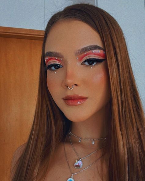 MEL MAIA on Instagram: “o carão da gata 😮‍💨 make💄: @thatianalves 😍” Futuristic Makeup, Mel Maia, Concert Makeup, Rhinestone Makeup, Girly Makeup, Eye Makeup Pictures, Makeup Eye Looks, Festival Makeup, Eye Makeup Art