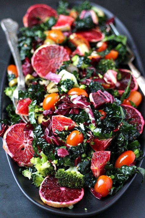 Jul Mad, Winter Retreat, Läcker Mat, Kale Salad, Idee Pasto Sano, Healthy Salads, Blood Orange, Sweet Potatoes, Delicious Salads