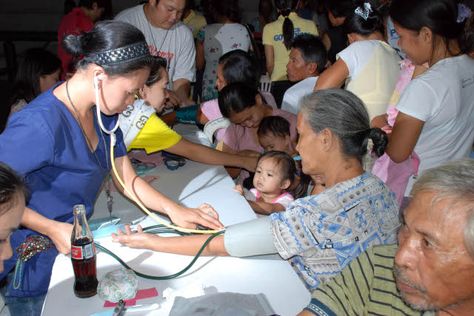 Nurses that volunteer their time @Kelle Evans Unicef Volunteer, Vision Board Assignment, Medical Volunteer, Parish Nurse, Travel Volunteer, Community Health Nursing, Community Nursing, Community Volunteering, Nurse Aesthetic