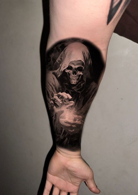 Scary Grim Reaper Tattoo, Santisima Muerte Tattoo, Santa Muerte Tattoo, Santisima Muerte Tattoo Design, Grim Reaper Motorcycle Tattoo, Grim Reaper Tattoo, Reaper Tattoo, Tattoo Shading, Gangsta Tattoos