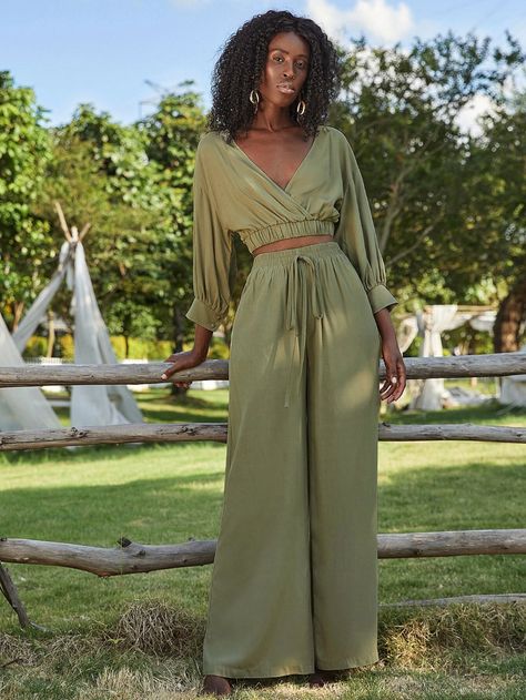 2 Piece Outfit Set Pants Classy, Tops To Wear With Wide Leg Pants, Flowy Pants Outfit, Earthy Girl, Flowy Wide Leg Pants, Performance Outfits, Leg Pants Outfit, Twist Top, Camping Outfits