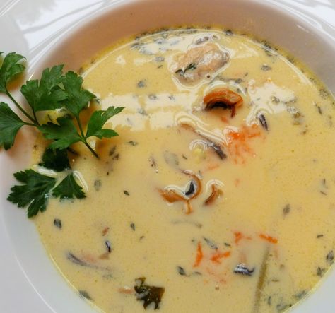 Billi Bi...An Elegant French Soup Mussel Soup, Traditional French Recipes, French Soup, Seafood Soup, Comfort Soup, Summer Lunch, Soup Dinner, Savory Snacks, Creamy Sauce