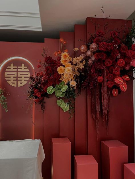 Red Floral Decor, Sangjit Decoration, Chinese Engagement, Red Wedding Decor, Welcome Gate, Vietnamese Tea Ceremony, Red Flower Arrangements, Vietnamese Tea, Car Launch