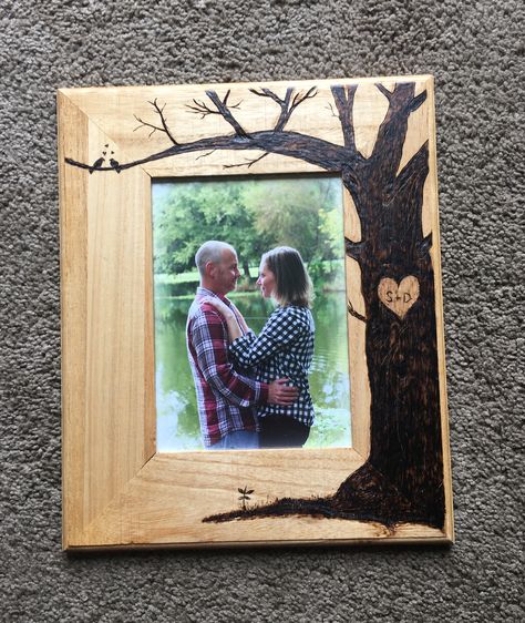 keystone vintage Custom wood burned wedding picture frame. Unique, barn style rustic wood tree. Painted Picture Frames For Boyfriend, Wood Burned Picture Frame, Frame Ideas Diy, Burning Picture, Picture Frame Inspiration, Picture Frame Ideas, Cheap Picture Frames, Cute Picture Frames, Diy Picture Frame