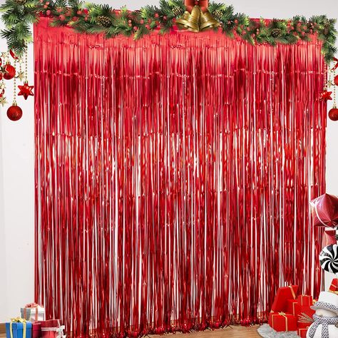 Christmas Party Photo Backdrop, Christmas Party Ideas Decorations, Party Moodboard, Backdrop For Christmas, Friendsmas Party, Christmas Decorations Party, Party Fringe, Christmas Party Backdrop, Christmas Window Lights