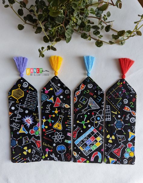 Chemistry Bookmark Ideas, Science Bookmarks Diy, Gift Ideas For Chemistry Teacher, Science Bookmark Ideas, Chemistry Gift Ideas, Chemistry Bookmark, Science Bookmarks, Chemistry Student, Chemistry Teacher Gift