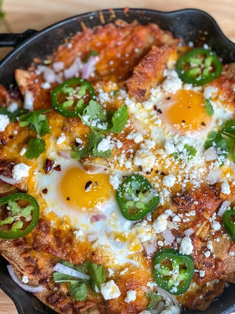 Chorizo Chilaquiles – stephreeds Easy Shakshuka, Chilaquiles Recipe, Spicy Eggs, Breakfast Quiche Recipes, Macro Recipes, Mexican Breakfast Recipes, Mexican Breakfast, Canned Tomatoes, Spicy Tomato Sauce