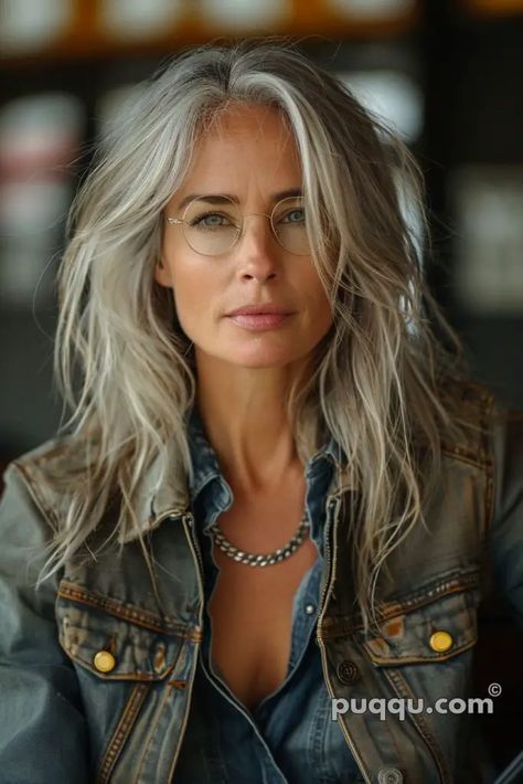 Long Gray Hair Styles, Long Hair Older Women, Hair Color Guide, Grey Hair Looks, Long White Hair, Gorgeous Gray Hair, Grey Hair Inspiration, Extension Hair, Beautiful Gray Hair