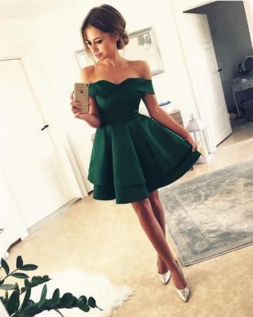 97d0145823aeb8ed80617be62e08bdccdesc38936365ri Prom Dresses 8th Grade, Green Homecoming Dress, Party Dress Green, Skirts Ideas, Green Homecoming Dresses, Jr Prom, Satin Homecoming Dress, Dress Graduation, Short Party Dress