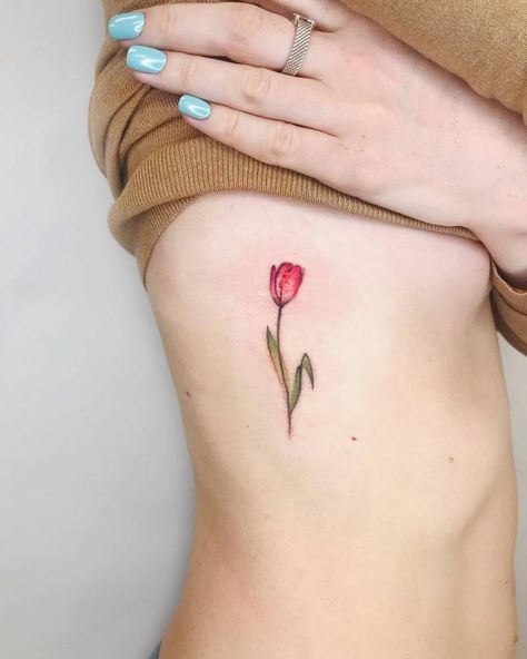 Red tulip tattoo on the right side ribcage. Tooth Tattoos, March Tattoo, Tulips Tattoo, Tattoo Tulip, Tulip Tattoos, Rib Tattoos For Guys, Fashion Tattoos, Tulip Tattoo, Tattoo Board