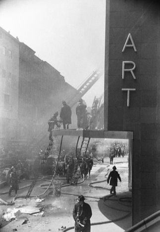 Elliott Erwitt Eliot Erwitt, Elliott Erwitt Photography, Elliot Erwitt, Elliott Erwitt, The Museum Of Modern Art, Henri Cartier Bresson, Photographer Portfolio, Documentary Photographers, Vintage New York