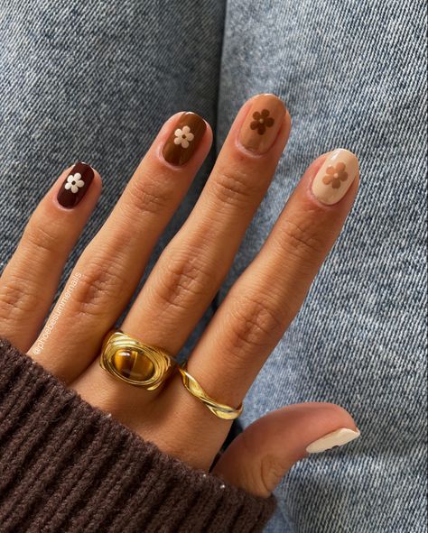 Funky Fall Nails, Cocktail Nails, Short Fall Nails, Classy Acrylic, Brown Nails Design, Colourful Nails, Thanksgiving Nail, Simple Fall Nails, Kutek Disney