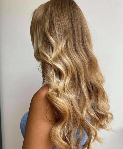 Golden Blonde Natural Hair, Golden Beige Hair, Natural Golden Blonde Hair, Golden Blonde Highlights On Brown Hair, Bronde Hair Balayage, Medium Golden Blonde, Midi Hair, Golden Blonde Hair Color, Blonde Hair Colors