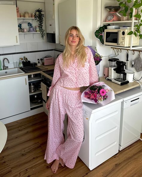 Pijama Outfit, Pink Sleepwear, Pinky Girls, Body Con Dress Outfit, Bohemian Wedding Dress Lace, Cozy Aesthetic, Bohemian Wedding Dress, Cute Pajamas, Fashion Design Sketches