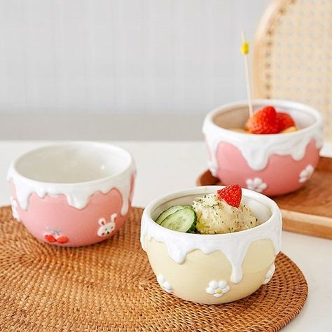 Ceramic Cups And Bowls, Ice Cream Pottery, Cute Cereal Bowls, Ceramic Cereal Bowl Ideas, Mixte Ice Cream, Aesthetic Bowls Ceramic, Cute Bowls Ceramic, Cute Ceramic Bowls, Ceramic Bowl Ideas