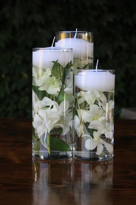 Floating Candle Centerpieces Wedding With Flowers, Sage Green Wedding Centerpieces Round Table, Sage Green Centerpieces, Wedding Altar Candles, Beach Centerpieces Diy, Purple Table Settings, Submerged Flowers, Round Table Centerpieces, Wedding Table Deco