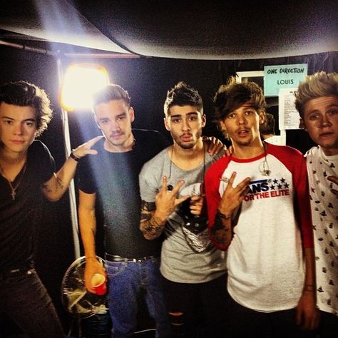 onedirection IG: 17 hours ago The boys backstage in Melbourne... Only 3 shows to go in OZ :( it's been ace! 1DHQ x One Direction Group, Where We Are Tour, One Direction Louis, One Direction Wallpaper, One Direction Photos, Five Guys, One Direction Pictures, I Love One Direction, 1 Direction