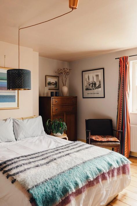 A Mid-Century Look for a London Maisonette - The Nordroom Pink Grey Bedroom, Pink Gray Bedroom, Setting Plaster, Paint And Paper Library, Mid Century Aesthetic, Wooden Floorboards, Grey Bedroom, Mid Century Sofa, Style Deco