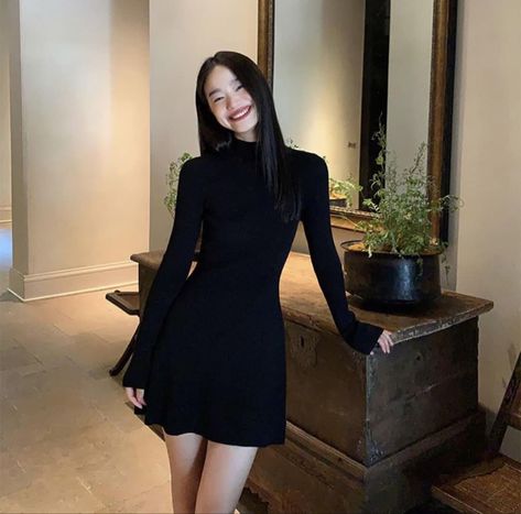 Late Night Dress Aesthetic, Dior Classy Outfit, Dark Feminine Outfits For Work, Black Dress With Sandals, Cute Dresses Classy, All Black Classy Outfits, Short Dress With Tights, Sundays Best Outfits, Simple Classy Dress