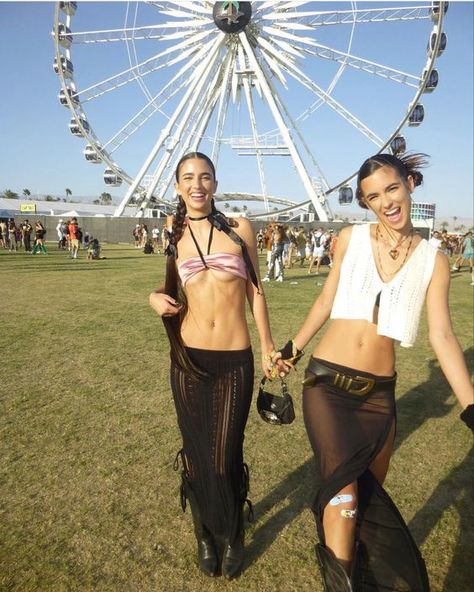 Rate This Festival outfits From ⭐1~10. SAVE & FOLLOW i will update everyweek. Rave Outfits Classy, London Pride Outfit, Coachella Picture Ideas, Coachella 2024 Outfits, Osheaga Outfit, Streetwear Festival Outfit, Lollapalooza Outfit Summer Festival, Dreamville Festival Outfits, Festival Outfit Bohemian