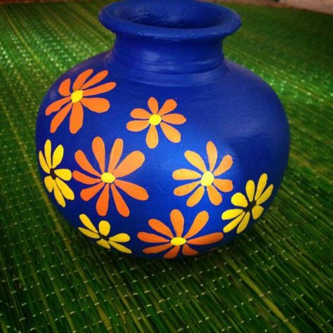 Matka Pot Painting Ideas, Matki Decoration Ideas With Paint, Matka Painting Designs, Matka Decoration Pots Painting, Matka Decoration Pots, Matki Painting, Matki Painting Ideas, Clay Pot Painting Ideas, Matki Decoration Ideas