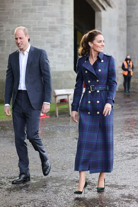 Kate Middleton Style Casual, Middleton Style Casual, Kate Middleton Blue Dress, Kate Middleton Coat, Kate Wedding Dress, Royal Blue Coat, Kate Middleton Queen, Kate Middleton Outfits, Catherine Middleton